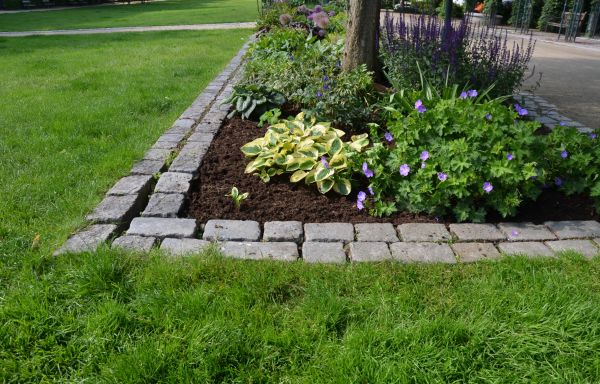 Flower Bed Mulching in Abilene